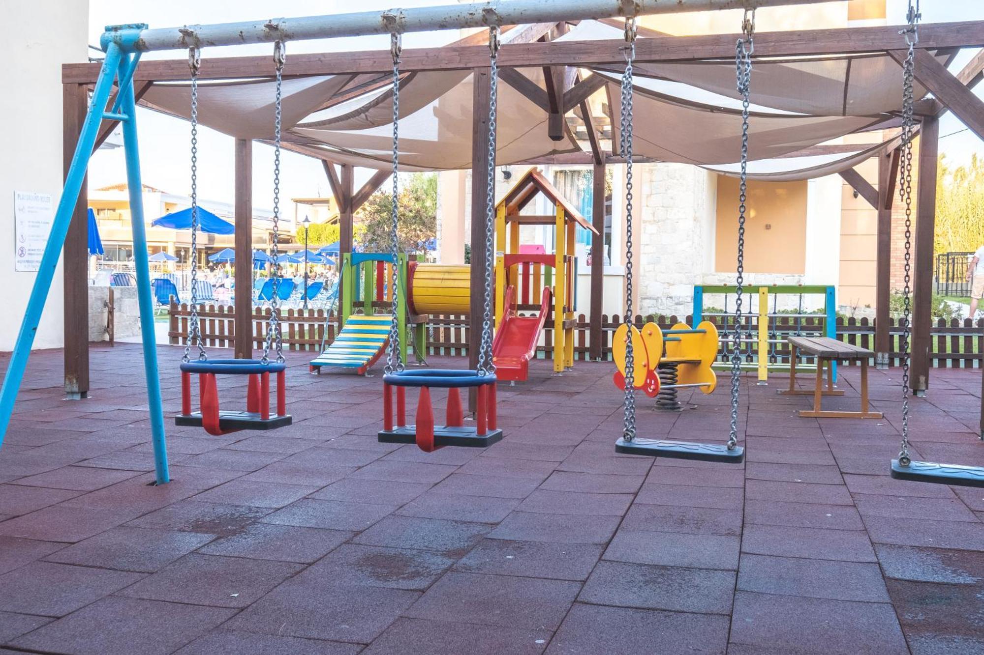 Chrispy Waterpark Kolimvari